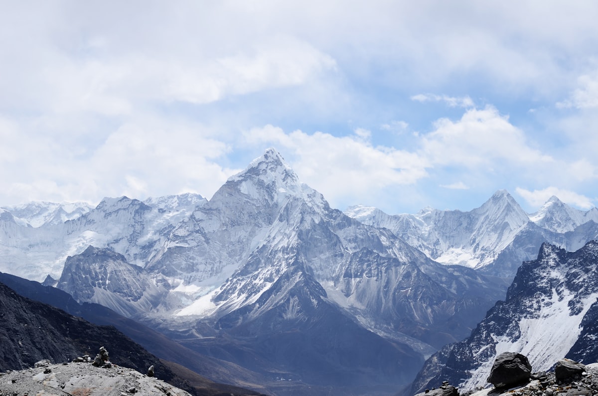 Tarihi Başarı: Everest'in En Zorlu Rotasından Kayakla İniş